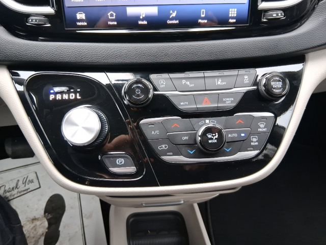 Used 2024 Chrysler Pacifica Touring-L image 26
