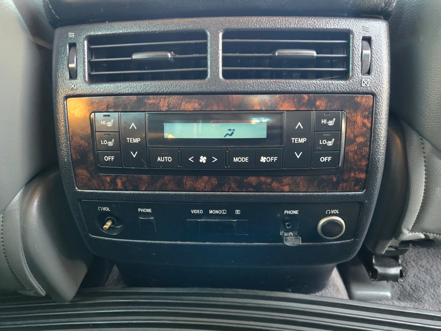 Used 2008 Toyota Land Cruiser image 30