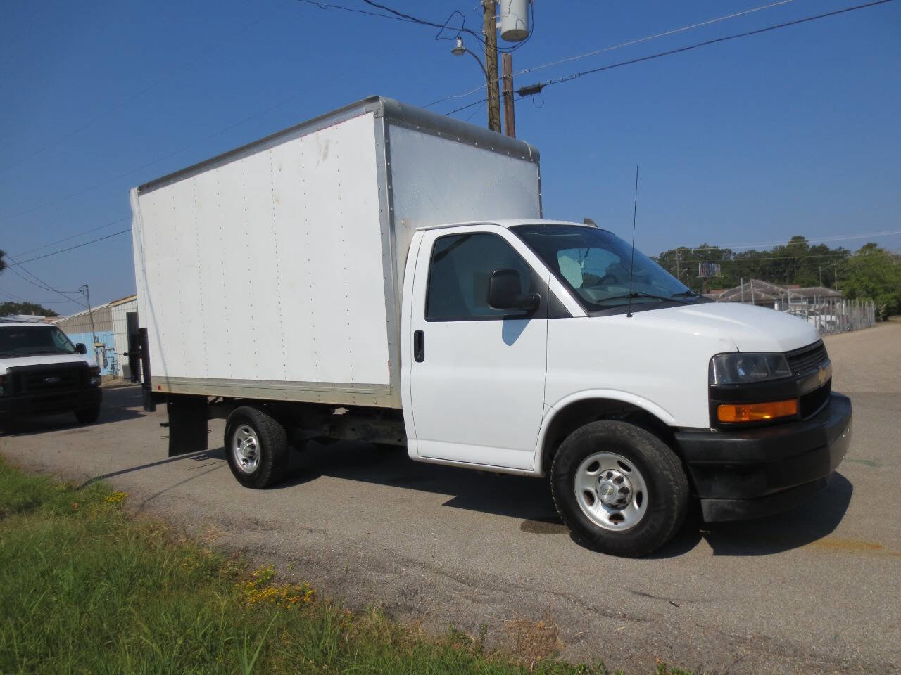Used 2021 Chevrolet Express 3500 image 2
