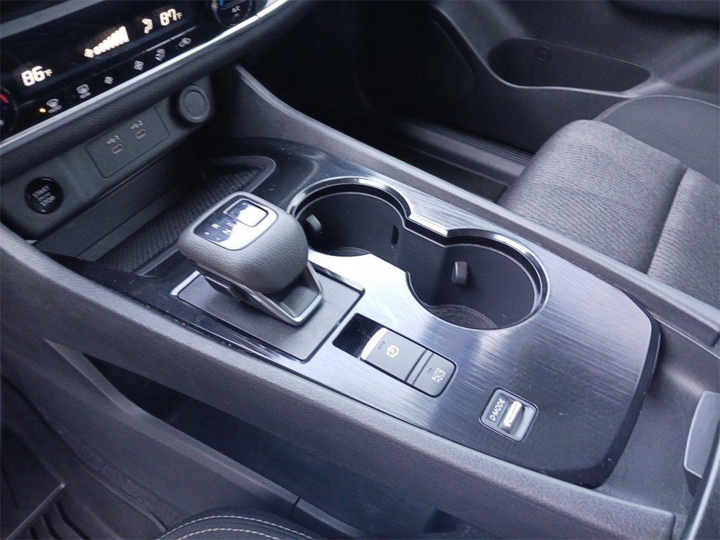 Used 2024 Nissan Rogue SV image 11