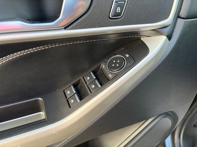Used 2022 Ford Explorer XLT w/ Equipment Group 202A AWD/4WD image 14