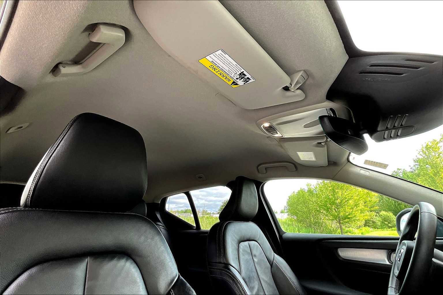 Certified 2022 Volvo XC40 T5 Momentum image 13