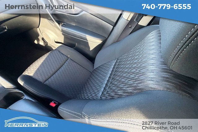 Used 2017 Nissan Rogue S image 11