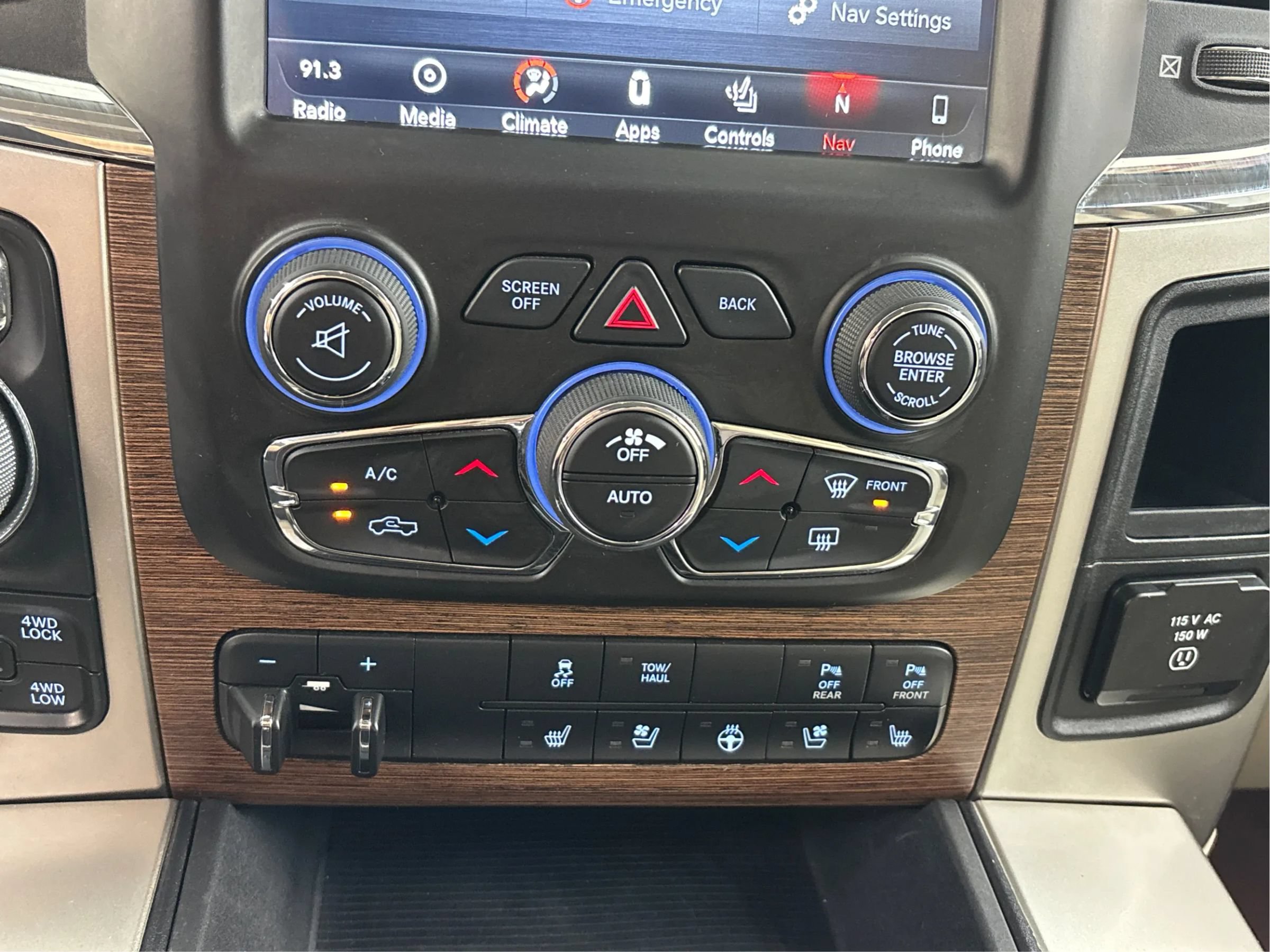 Used 2018 RAM 1500 Laramie w/ Convenience Group AWD/4WD image 37