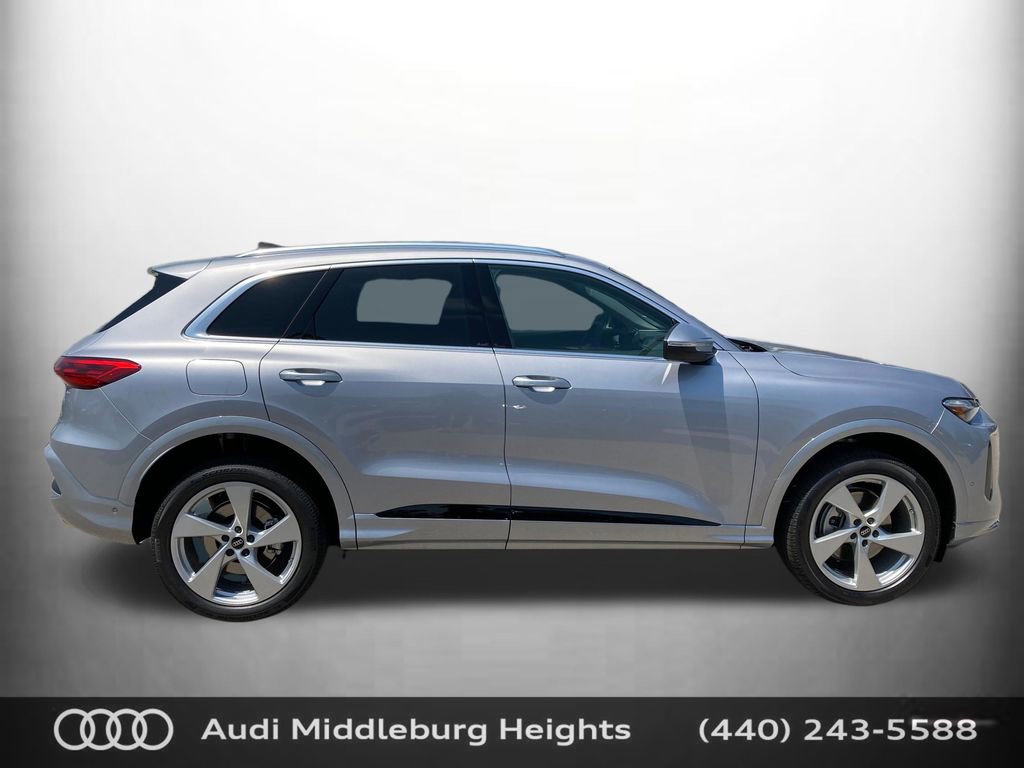 Certified 2025 Audi Q5 Premium w/ Convenience Package AWD/4WD image 2