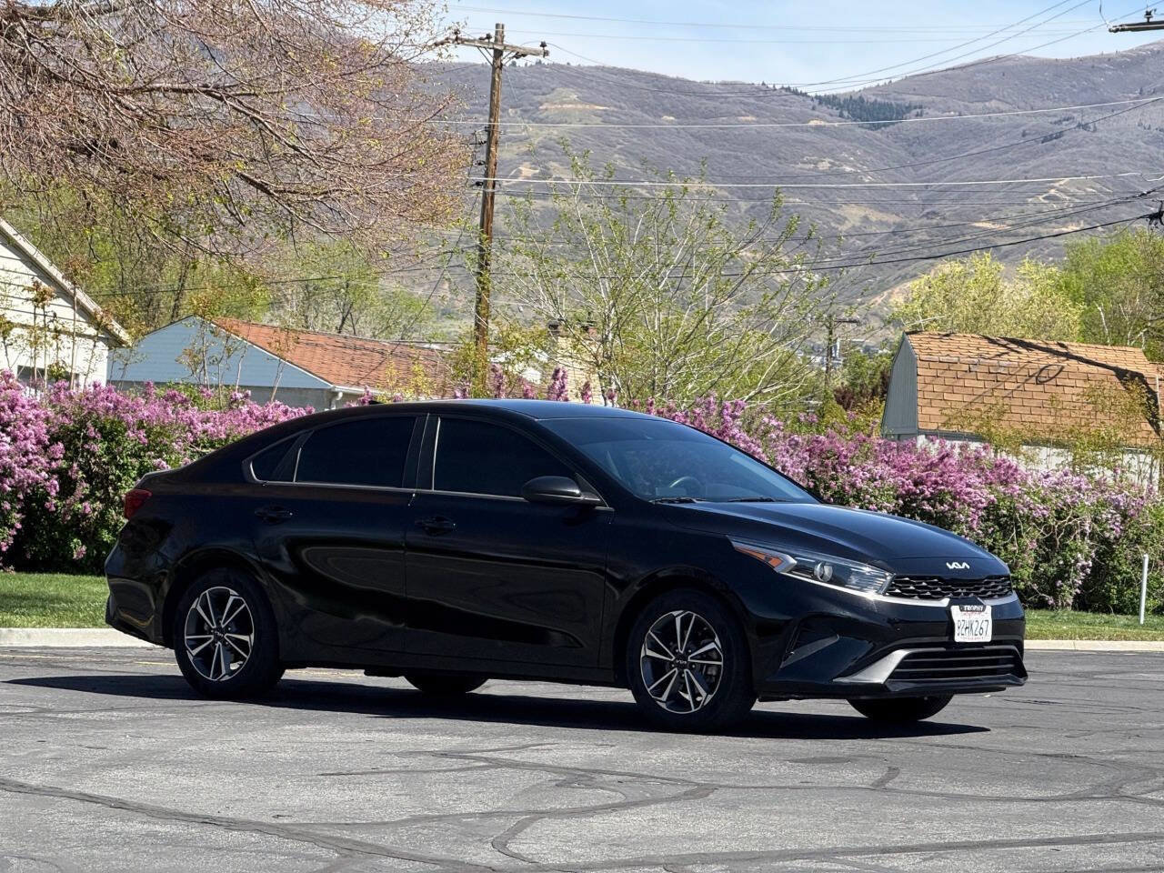 Used 2022 Kia Forte LXS FWD image 3
