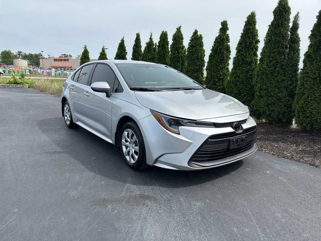 Certified 2025 Toyota Corolla LE FWD image 2