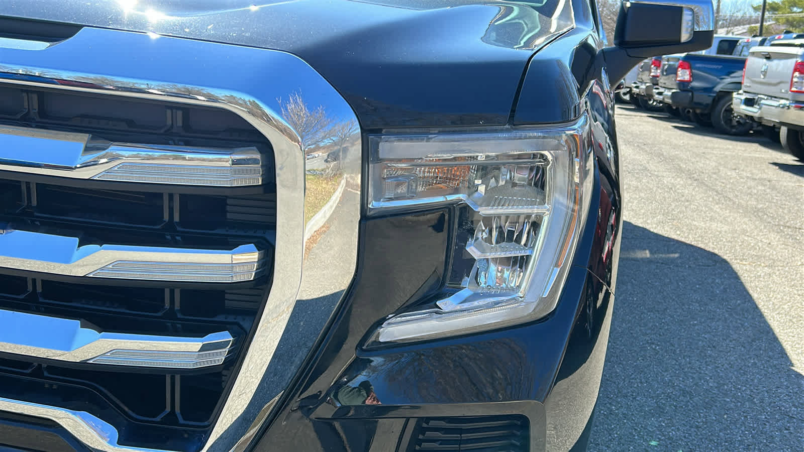 Used 2020 GMC Sierra 1500 SLE w/ SLE Value Package image 7