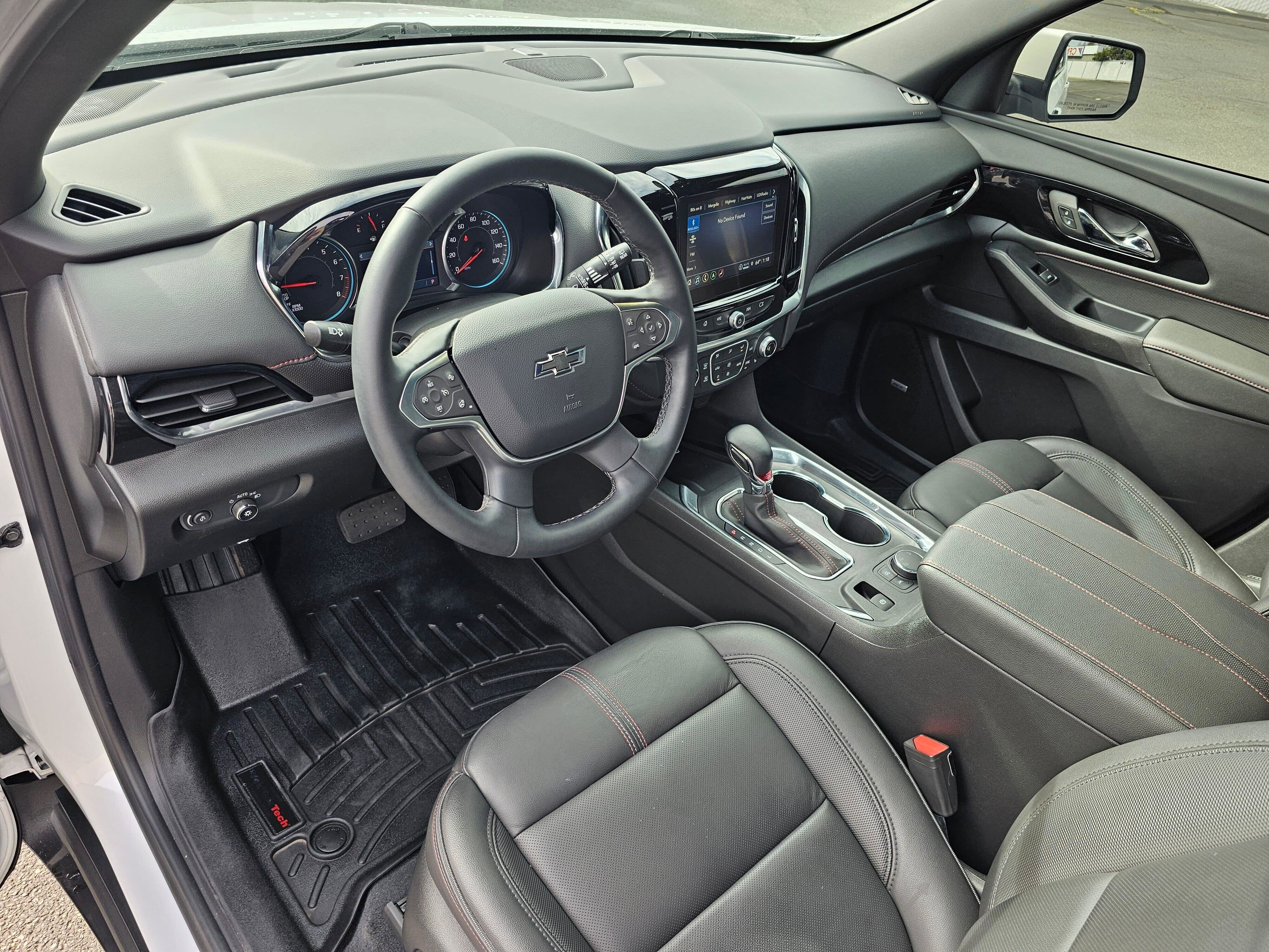 Used 2023 Chevrolet Traverse RS image 2