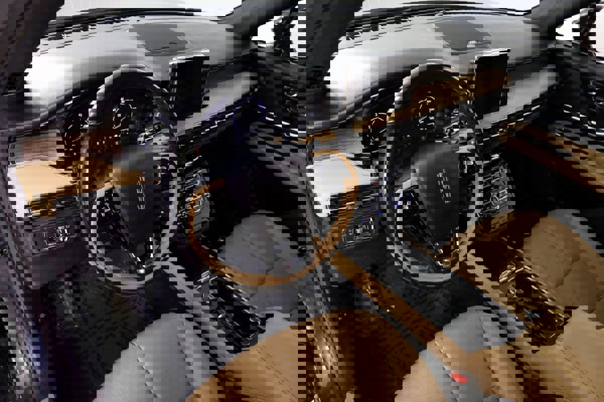 Used 2020 Lincoln Corsair Reserve w/ Equipment Group 201A image 21