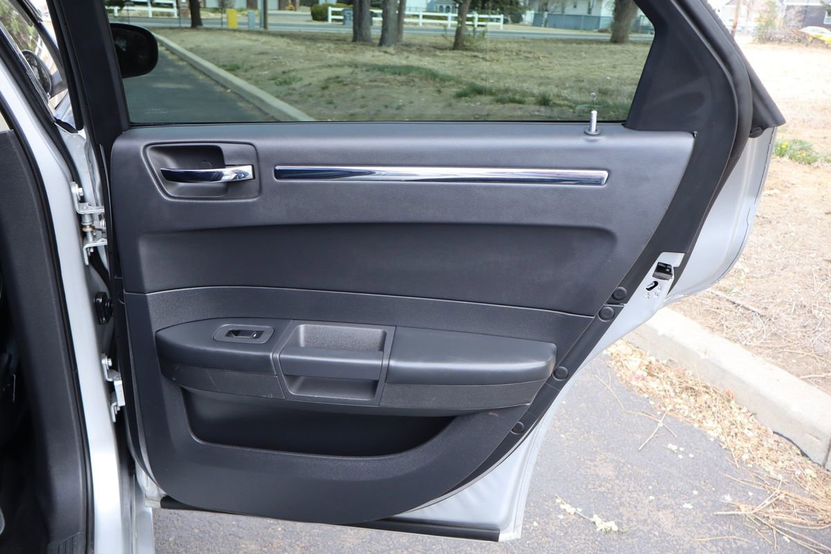 Used 2010 Chrysler 300 Touring image 25