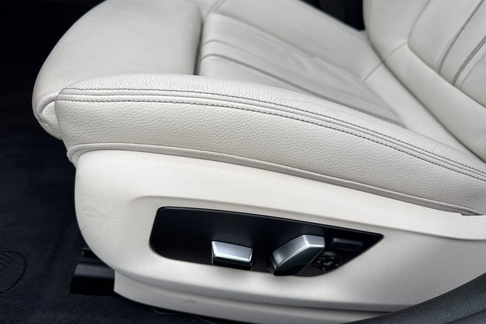 Used 2018 BMW 530i RWD image 13