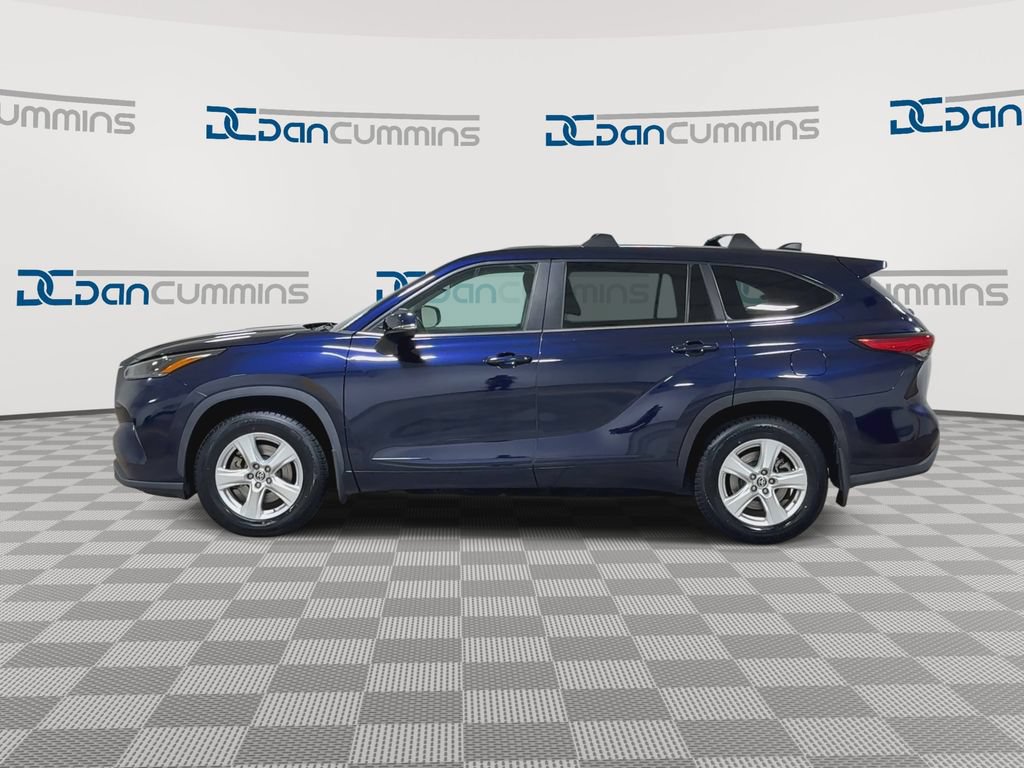 Used 2023 Toyota Highlander LE FWD image 5
