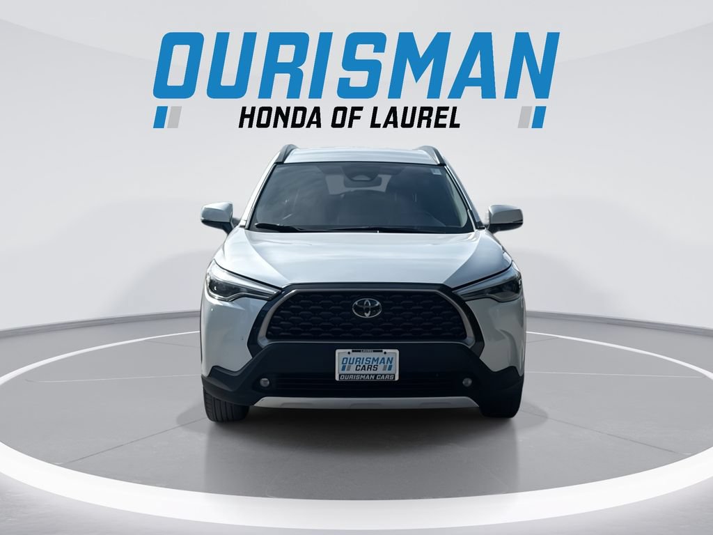 Used 2023 Toyota Corolla Cross XLE AWD/4WD image 3