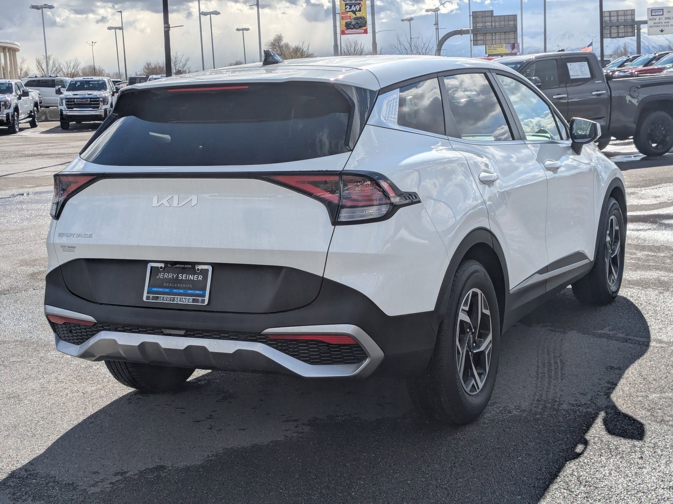 Used 2024 Kia Sportage LX image 6