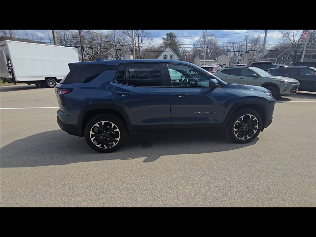 Used 2026 Chevrolet Equinox LT w/ Convenience Package II image 9
