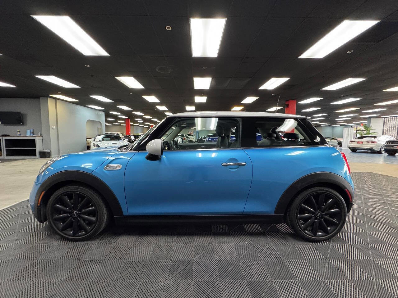 Used 2019 MINI Cooper S w/ Signature Upholstery Package image 8