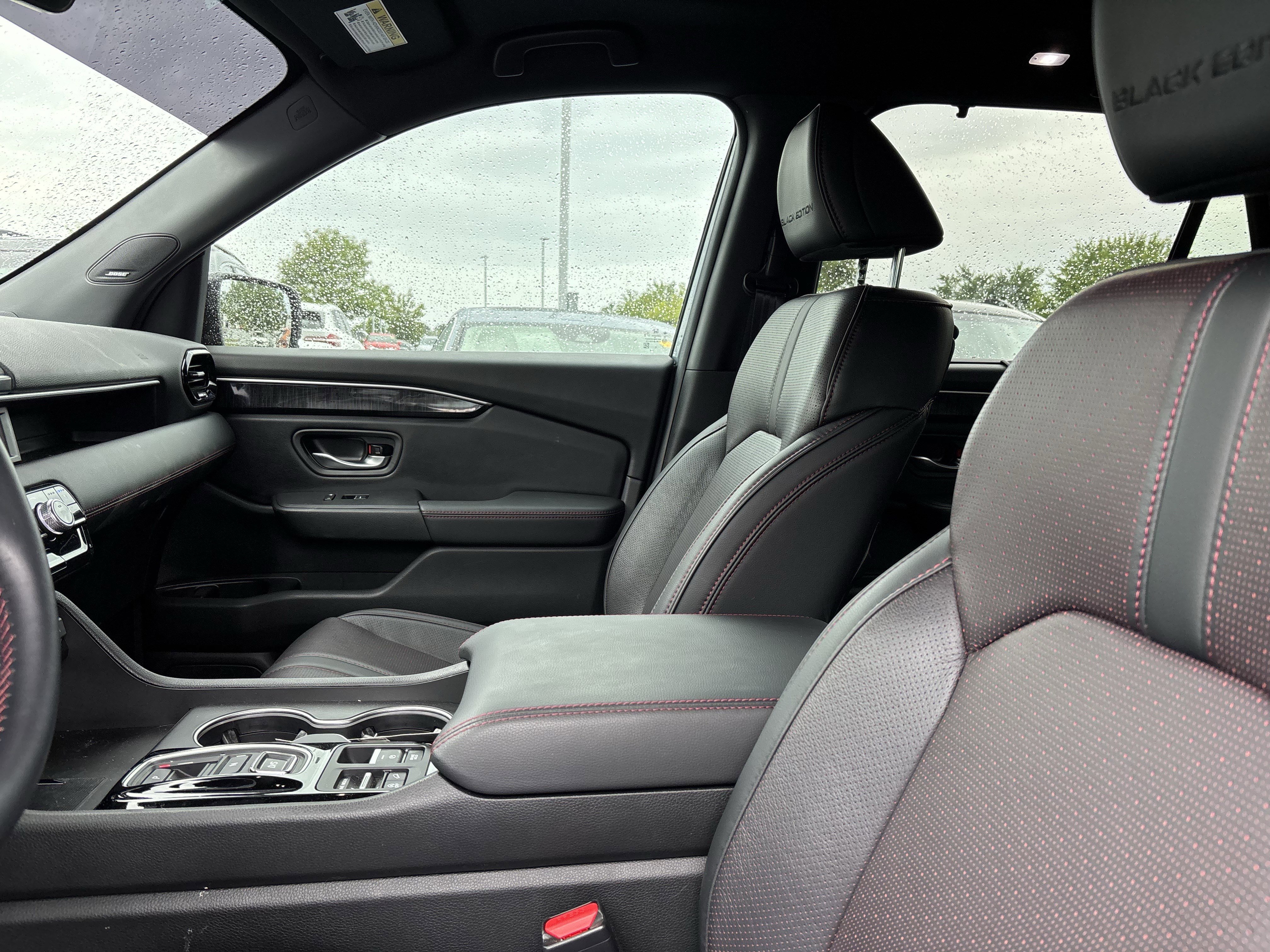 Used 2025 Honda Pilot Black Edition image 35