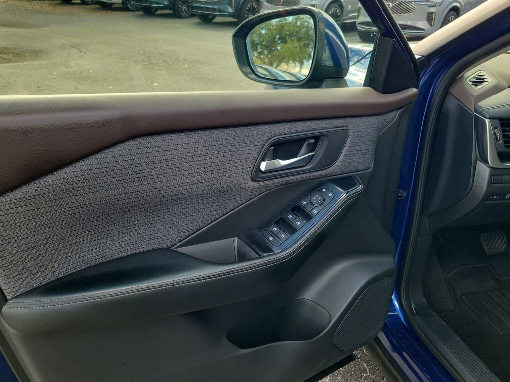 Used 2023 Nissan Rogue SV FWD image 17