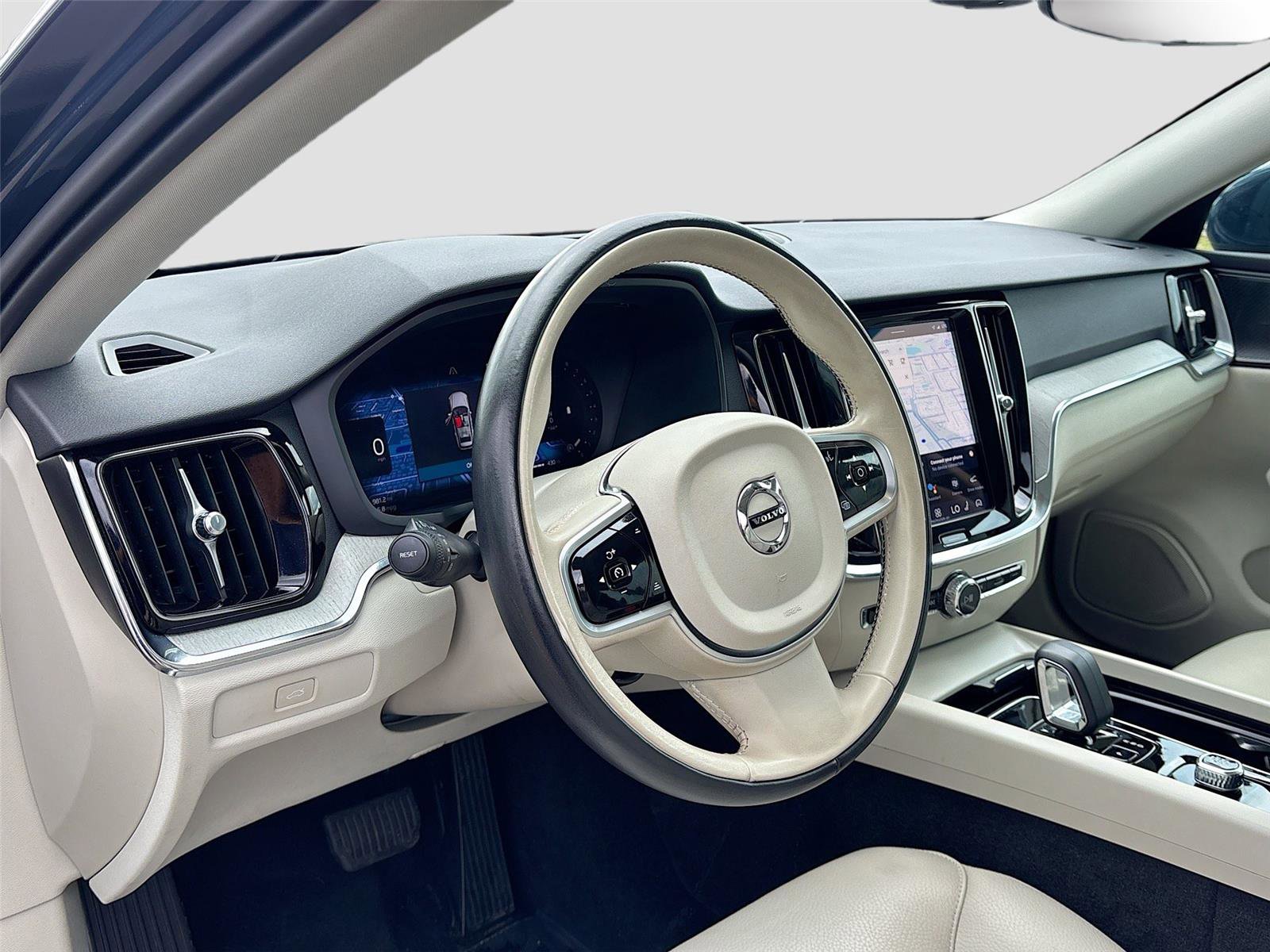 Used 2025 Volvo V60 B5 Cross Country Plus AWD/4WD image 9