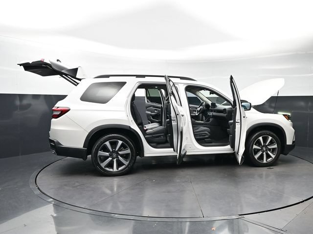 Used 2023 Honda Pilot Touring image 34