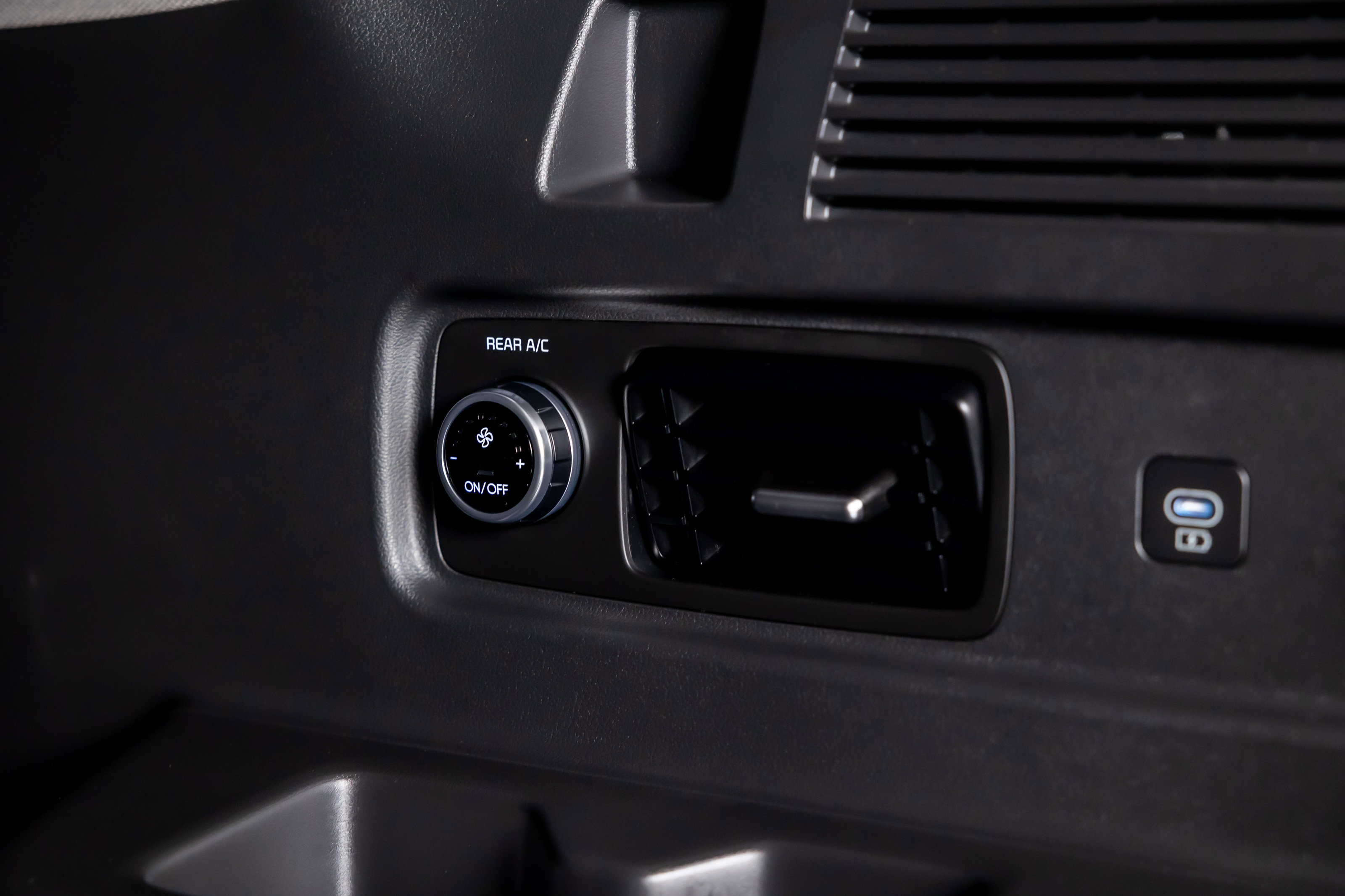 Used 2024 Hyundai Santa Fe Limited image 38