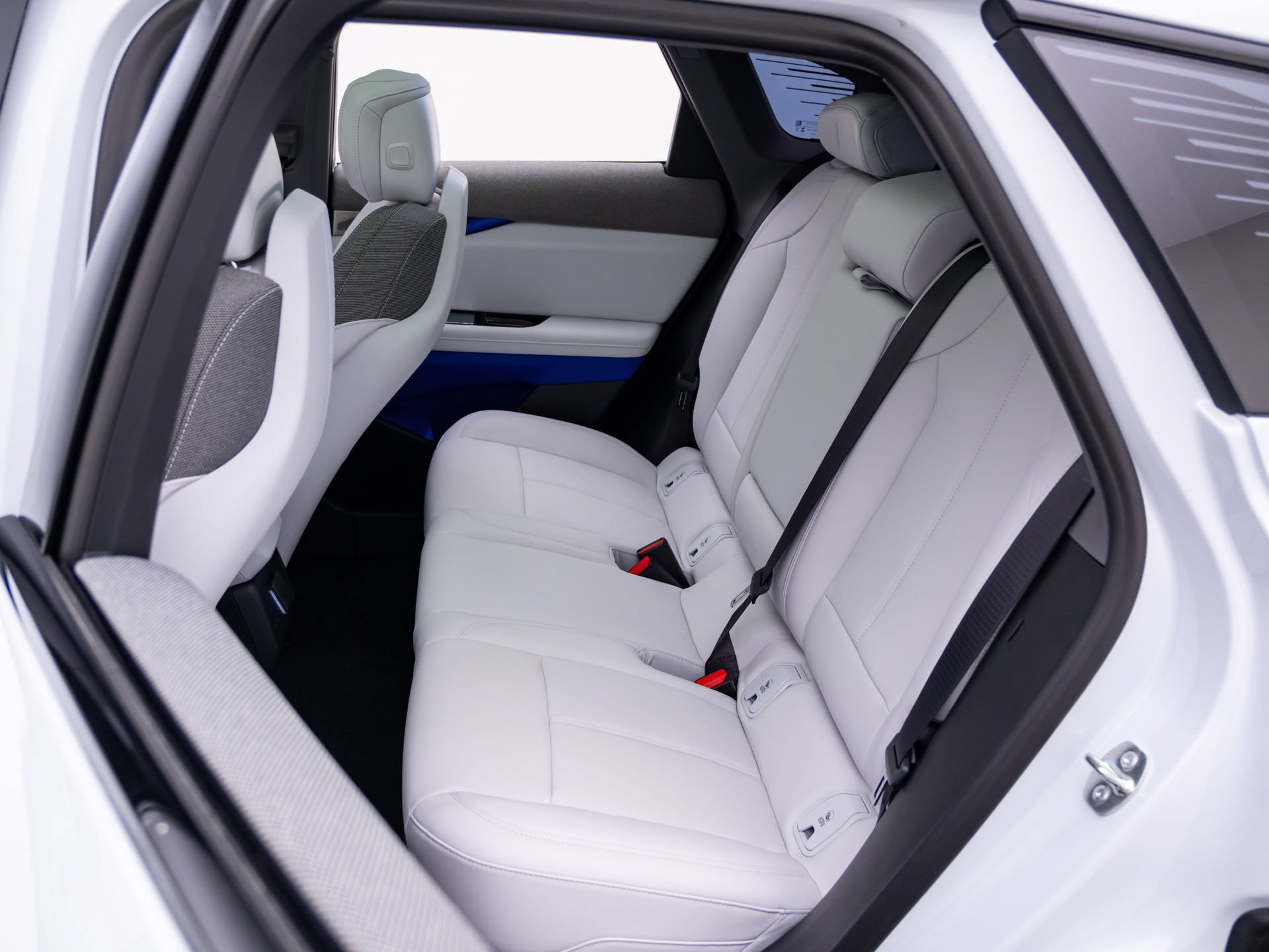 New 2027 Cadillac Optiq Sport w/ LPO, Floor Liner Package AWD/4WD image 17