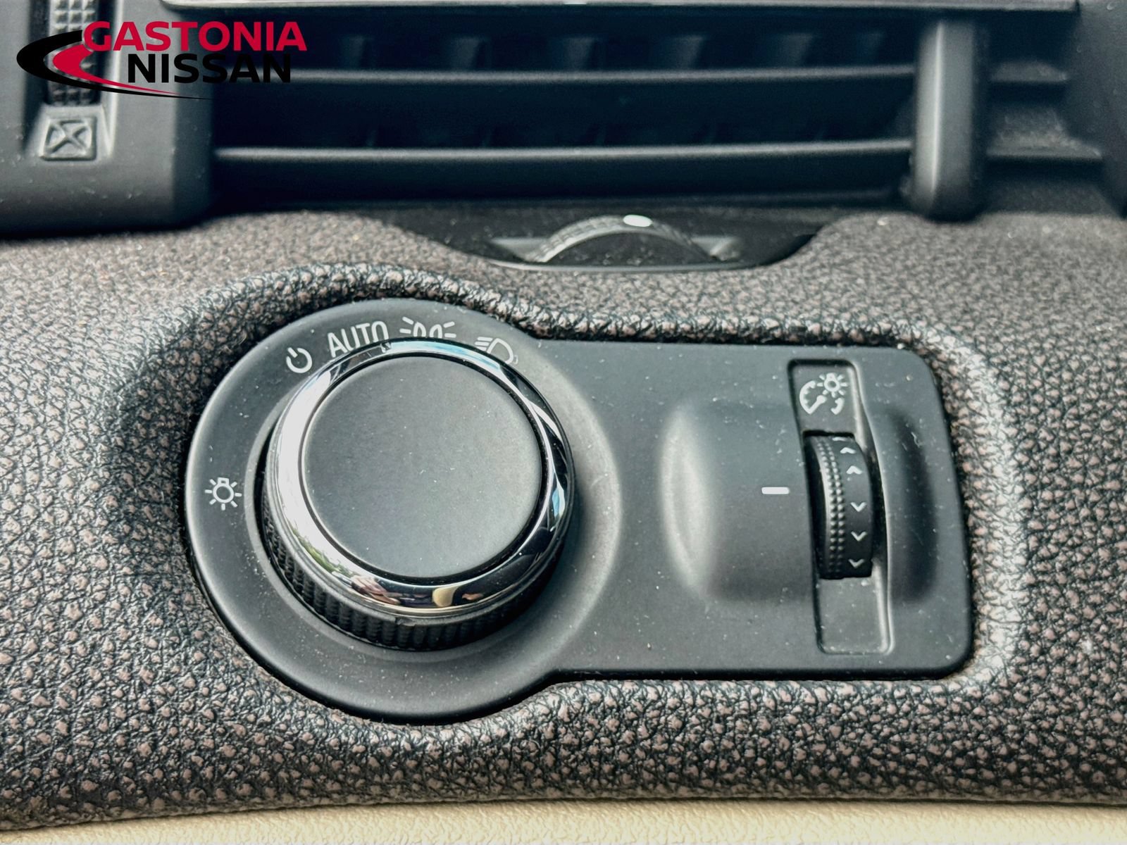 Used 2015 Chevrolet Malibu LT w/ Power Convenience Package FWD image 11