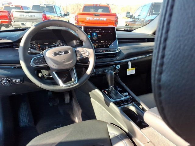 New 2026 Jeep Compass Latitude image 11