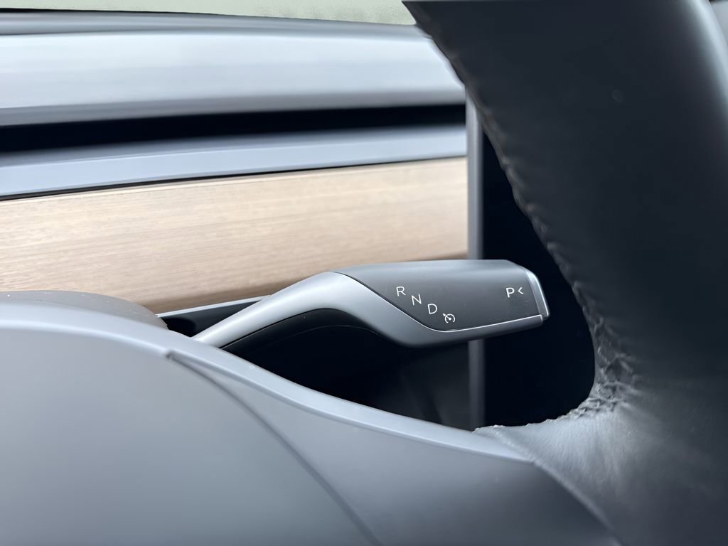 Used 2022 Tesla Model Y Long Range image 18