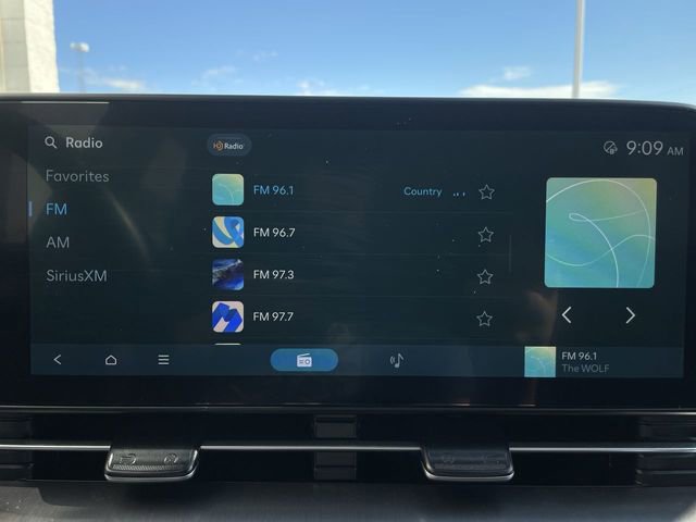 Used 2025 Hyundai Kona SEL AWD/4WD image 16