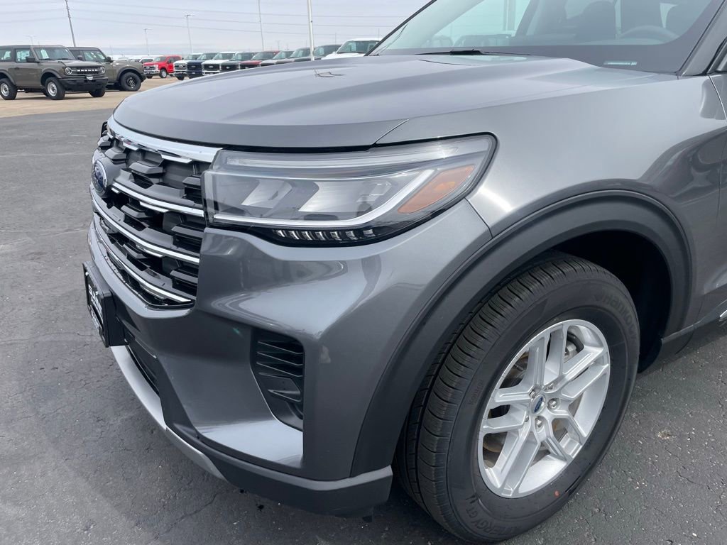 Used 2025 Ford Explorer Active image 37