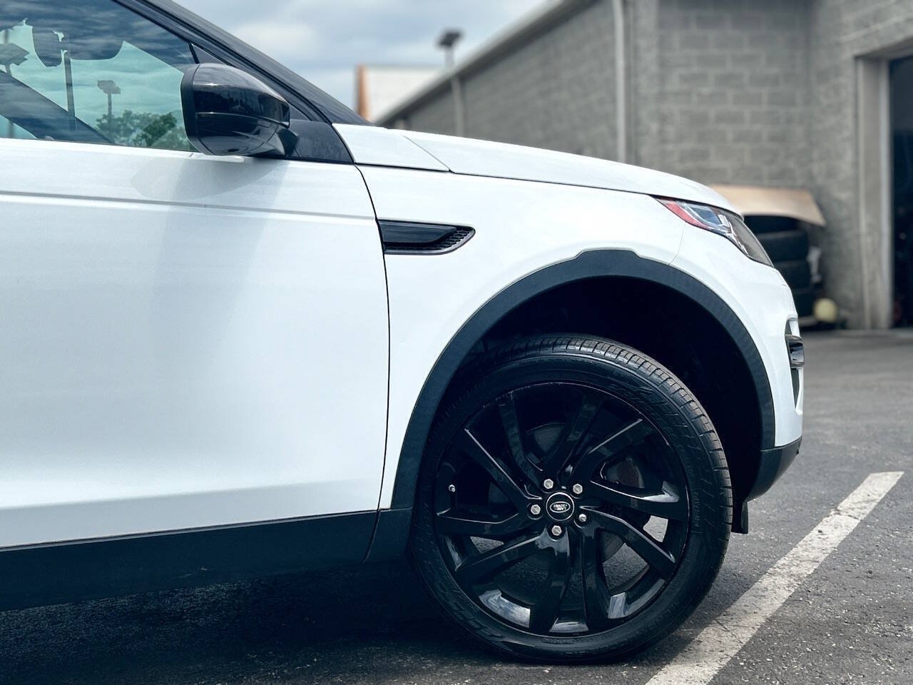Used 2017 Land Rover Discovery Sport HSE AWD/4WD image 4