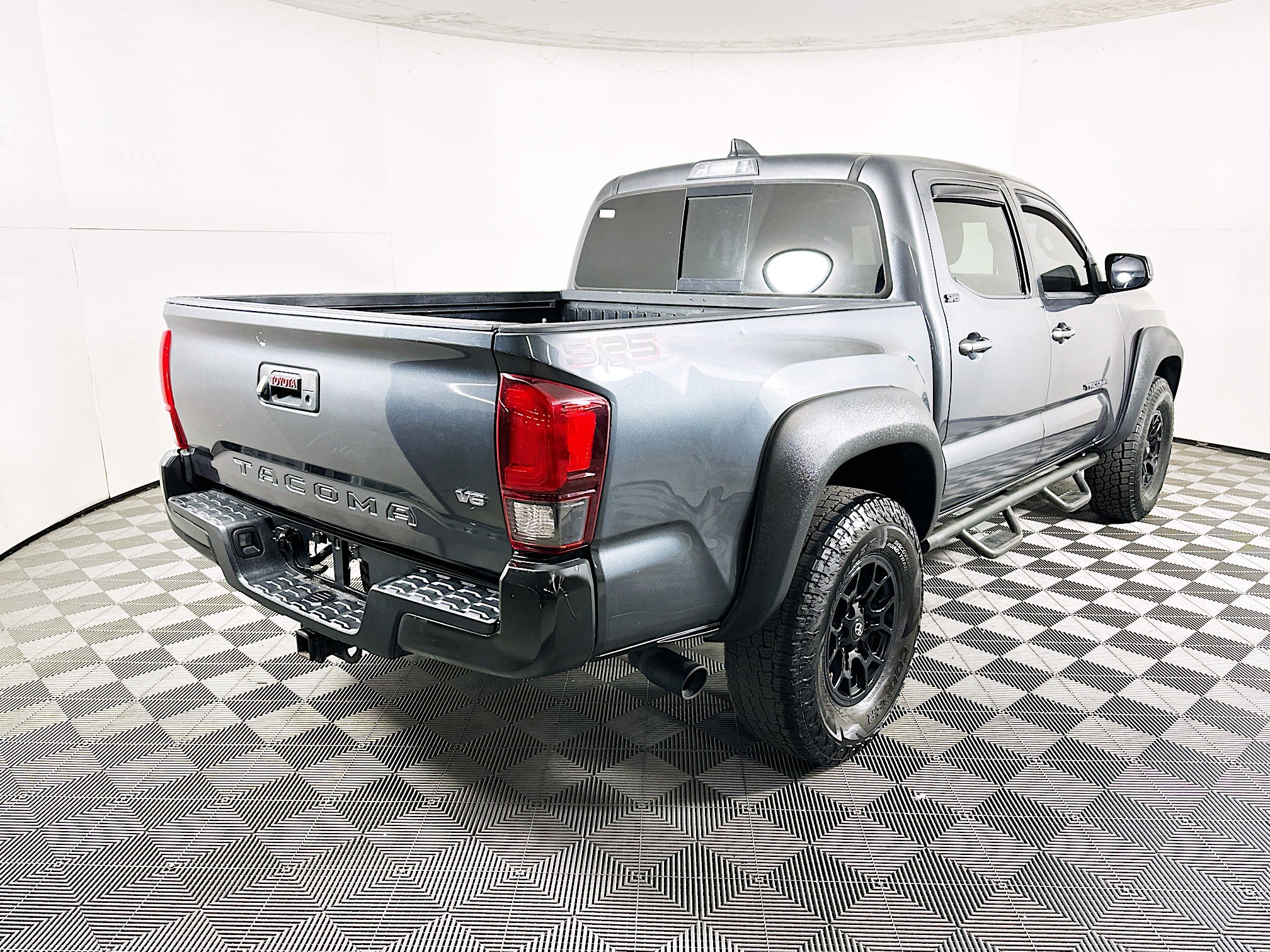 Used 2021 Toyota Tacoma SR5 image 3