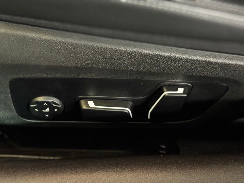 Used 2025 BMW 430i xDrive Convertible w/ Convenience Package image 13