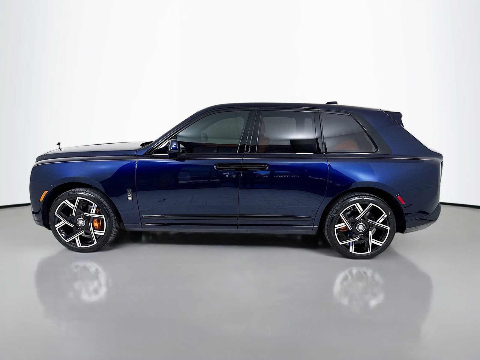 Certified 2025 Rolls-Royce Cullinan Black Badge w/ Leather Finishing Pack AWD/4WD image 5