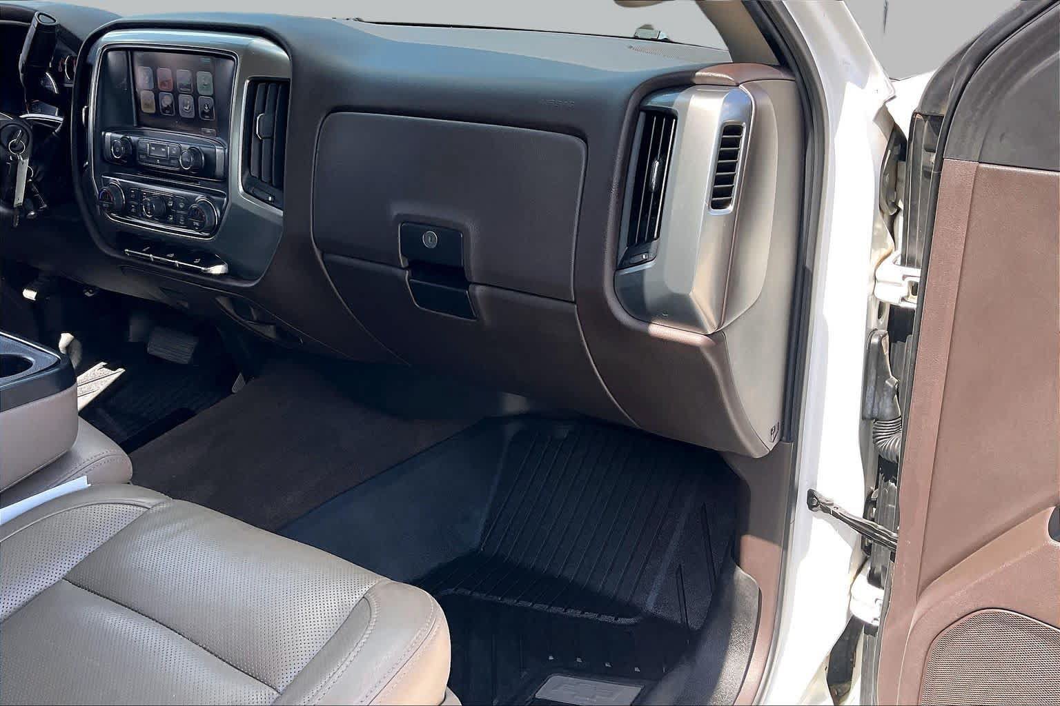 Used 2017 Chevrolet Silverado 1500 LT w/ All Star Edition AWD/4WD image 18