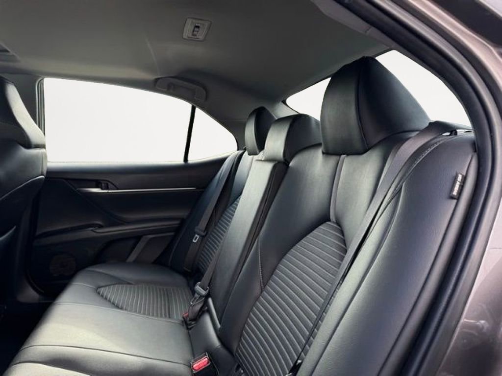 Certified 2018 Toyota Camry SE w/ Moonroof Package FWD image 12