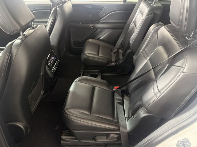 Used 2023 Lincoln Aviator AWD w/ Premium Package image 18