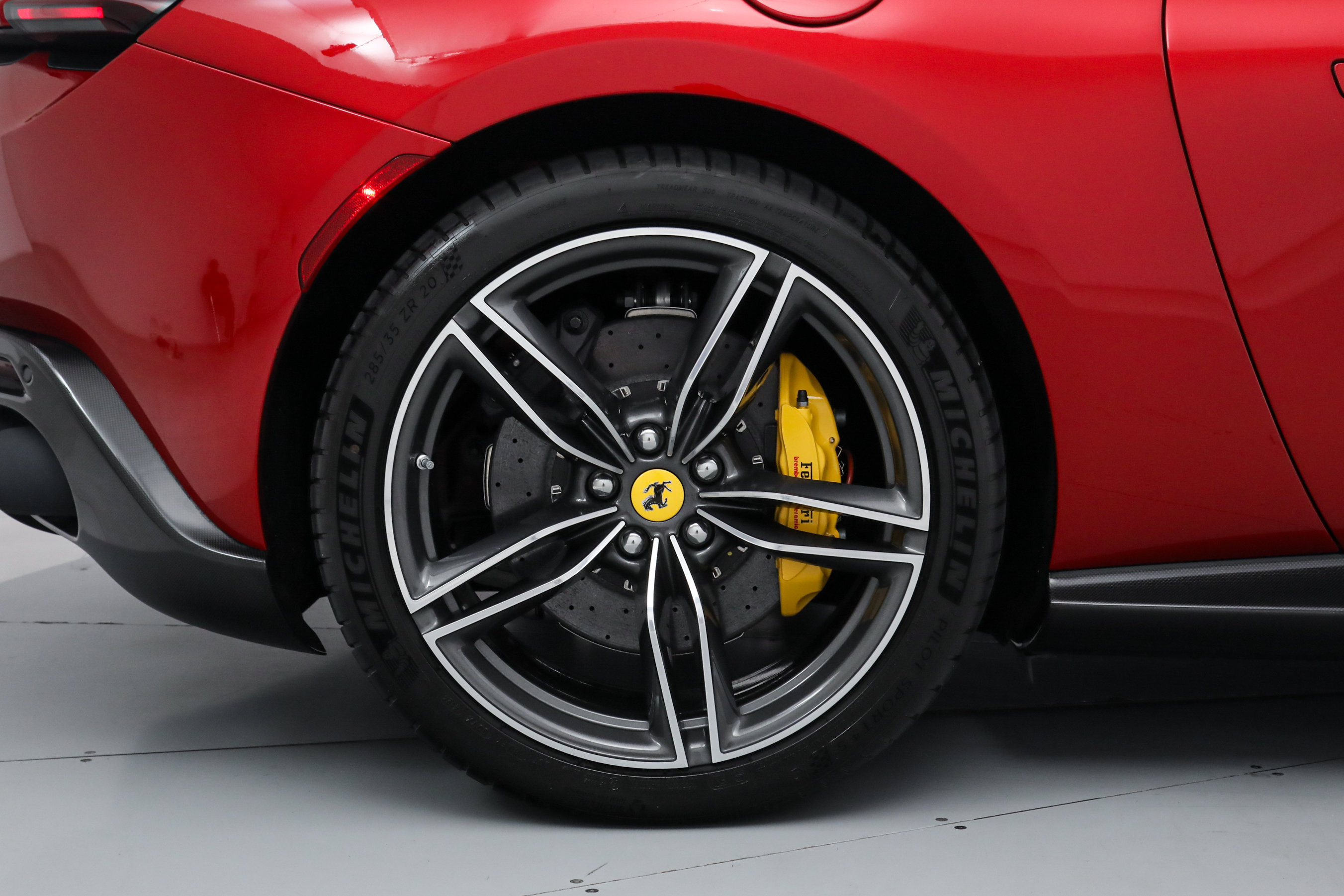 Certified 2025 Ferrari Roma Spider RWD image 44