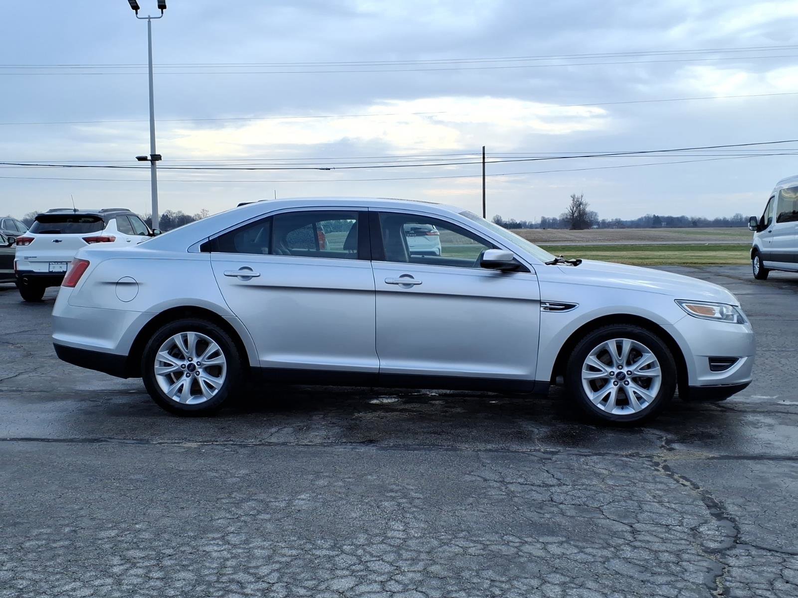 Used 2012 Ford Taurus SEL image 2