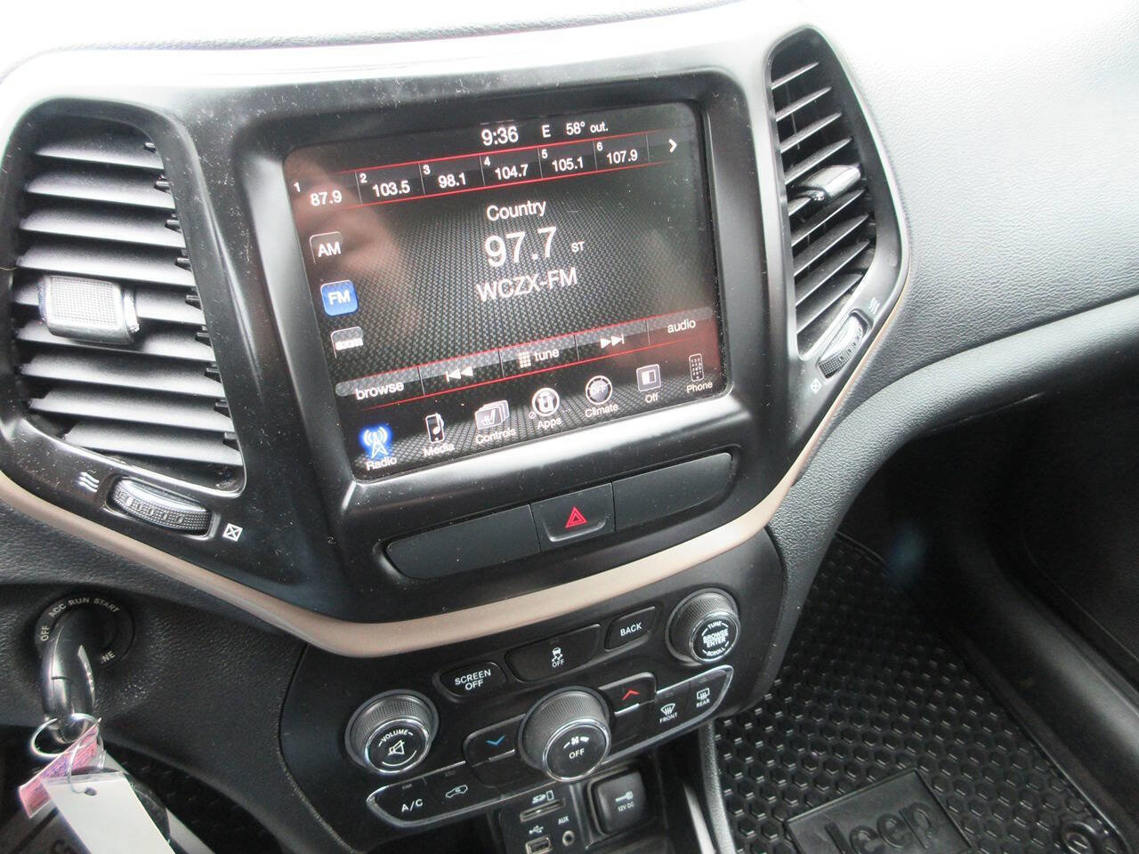 Used 2023 Nissan Altima 2.5 SV FWD image 29