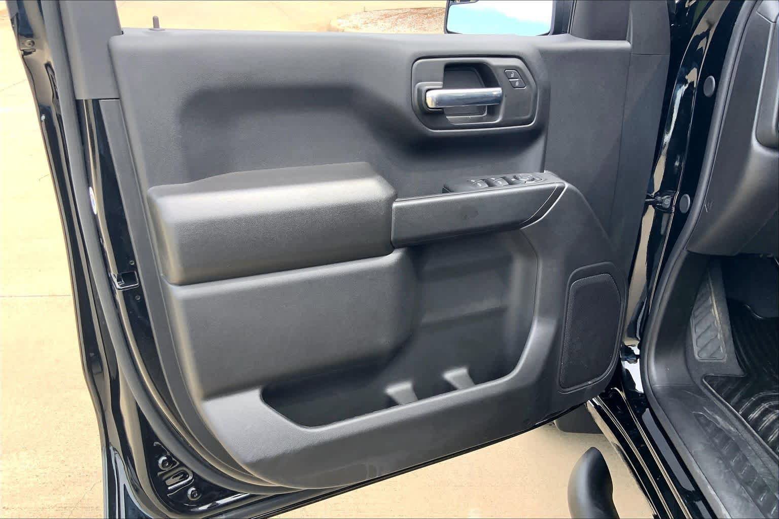 Used 2026 Chevrolet Silverado 1500 Custom w/ Turbomax Blackout Package RWD image 22