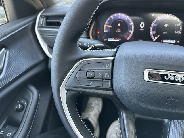 New 2025 Jeep Grand Cherokee Altitude image 27