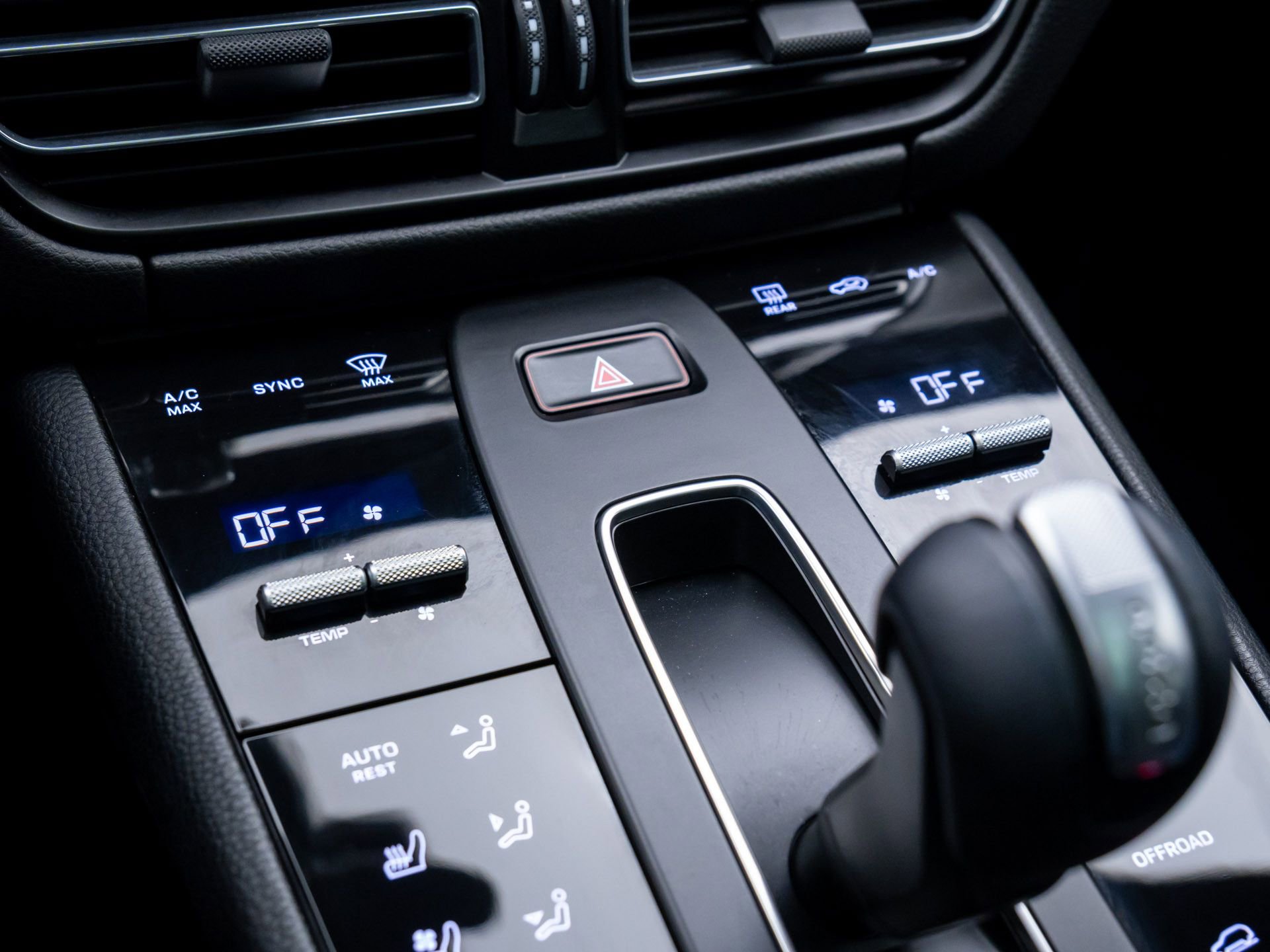 Certified 2024 Porsche Macan Turbo image 26