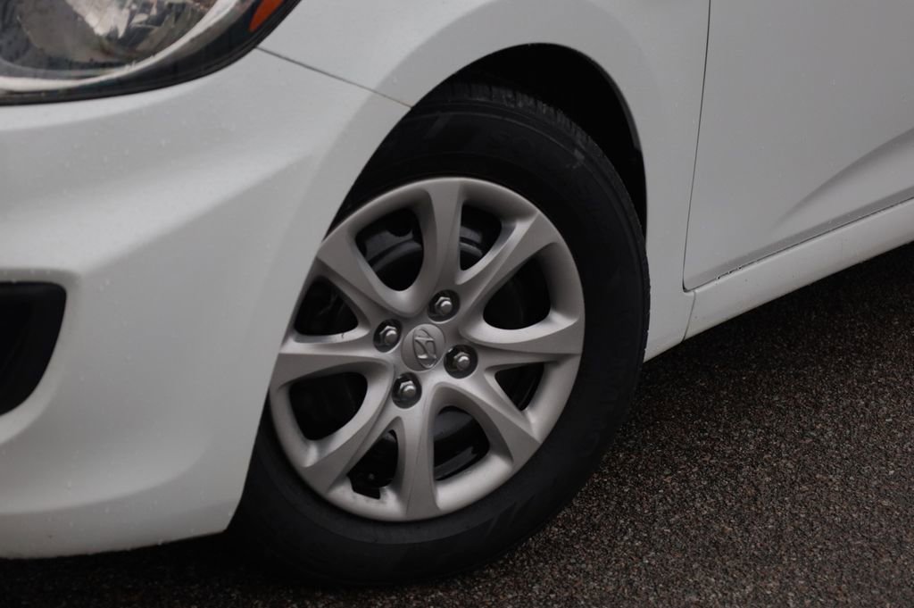 Used 2012 Hyundai Accent GS FWD image 14