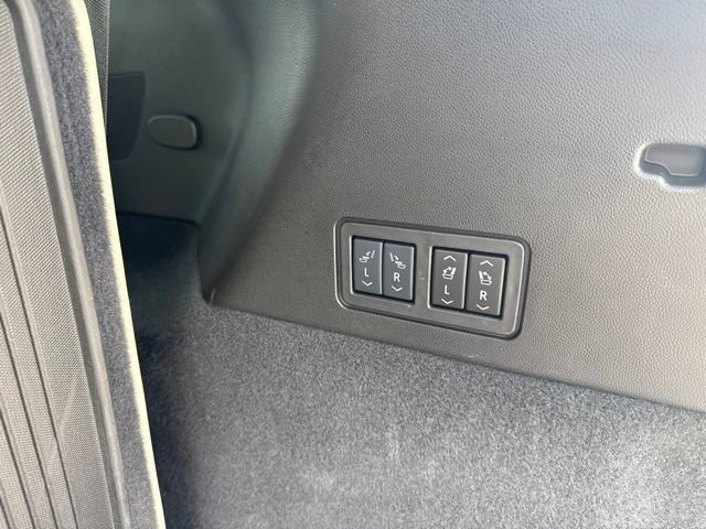 Used 2025 Cadillac XT6 Sport w/ LPO, Floor Liner Package AWD/4WD image 14