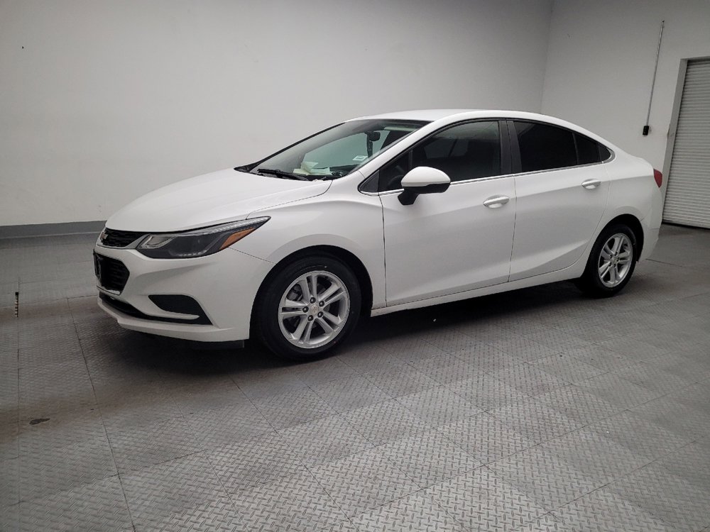 Used 2018 Chevrolet Cruze LT image 2