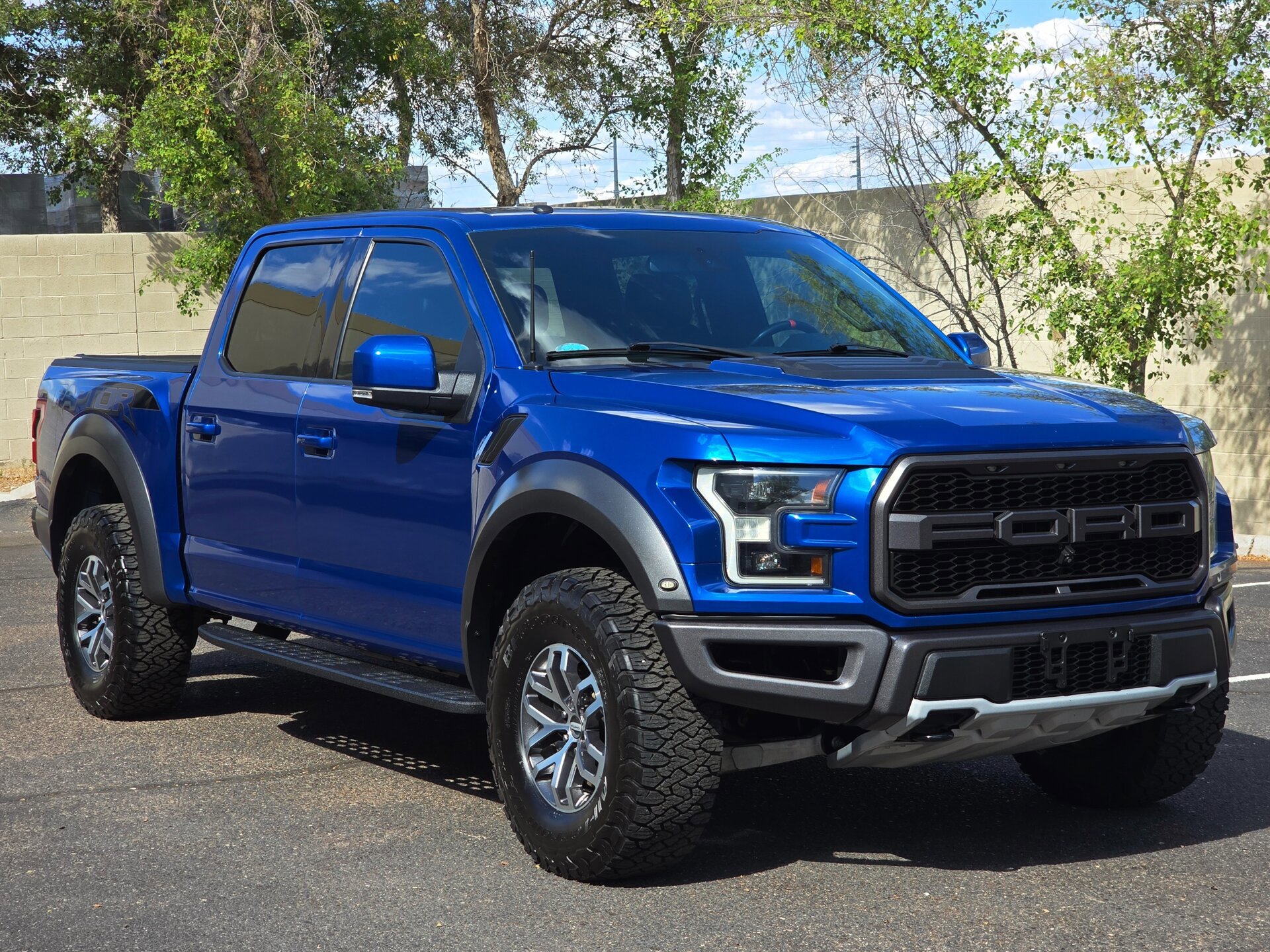 Used 2017 Ford F150 Raptor w/ Equipment Group 802A Luxury AWD/4WD image 2