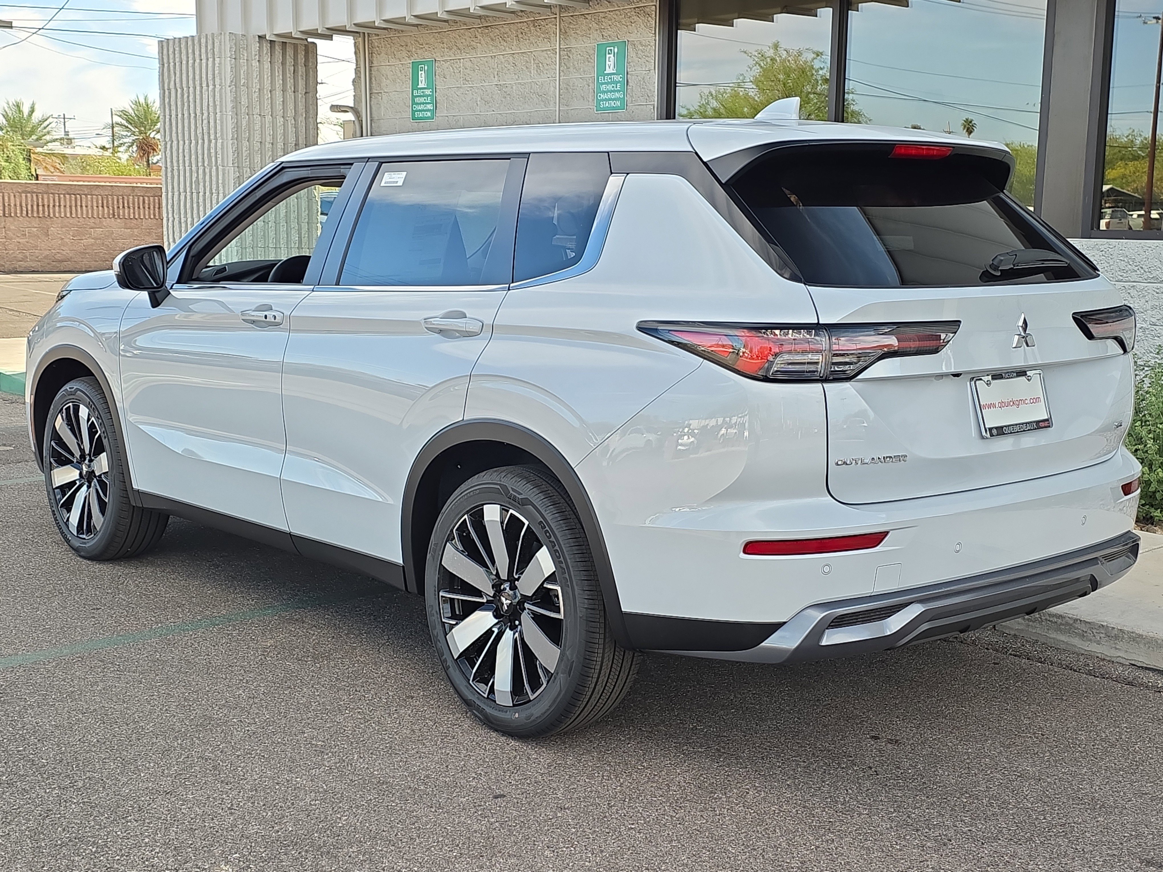 New 2026 Mitsubishi Outlander SE FWD image 5